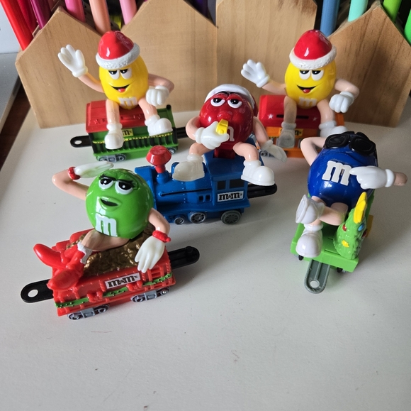 M&M Train Christmas Set 2005 5pc Collectible Plastic Gift Holiday Red Green Mars - Picture 15 of 15
